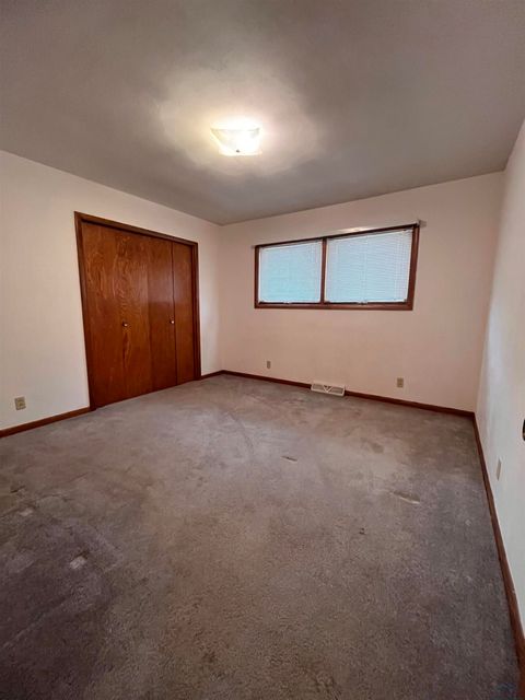 Tiny photo for 123 Normal College Avenue, Sheldon, IA 51201 (MLS # 832347)