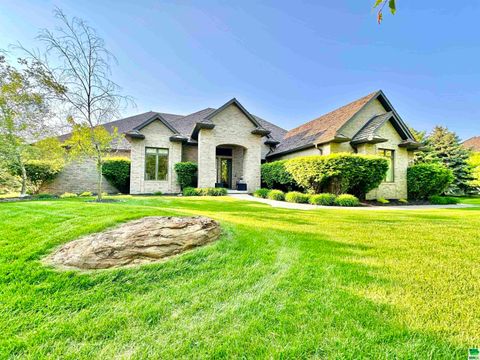 Single Family Residence in Dakota Dunes SD 377 Pinehurst Trail.jpg