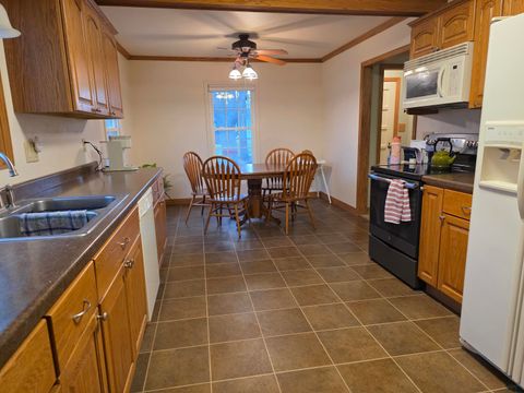 Tiny photo for 703 9th Ave, Sheldon, IA 51201 (MLS # 832316)