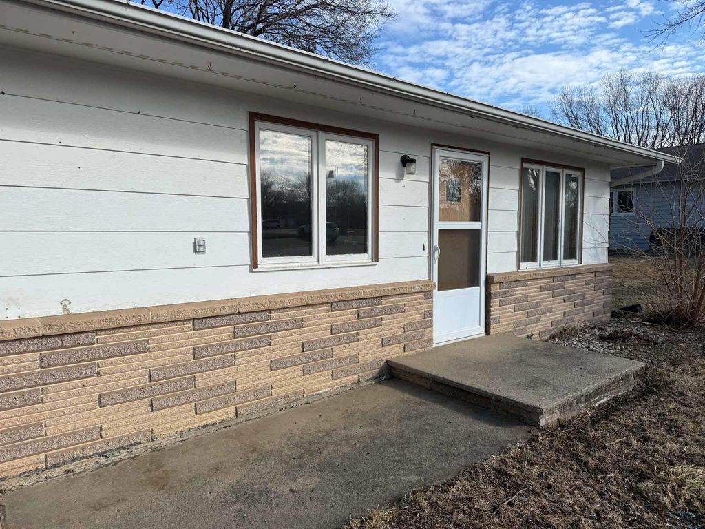 Photo of 513 2nd St NW St, Orange City, IA 51041 (MLS # 831957)