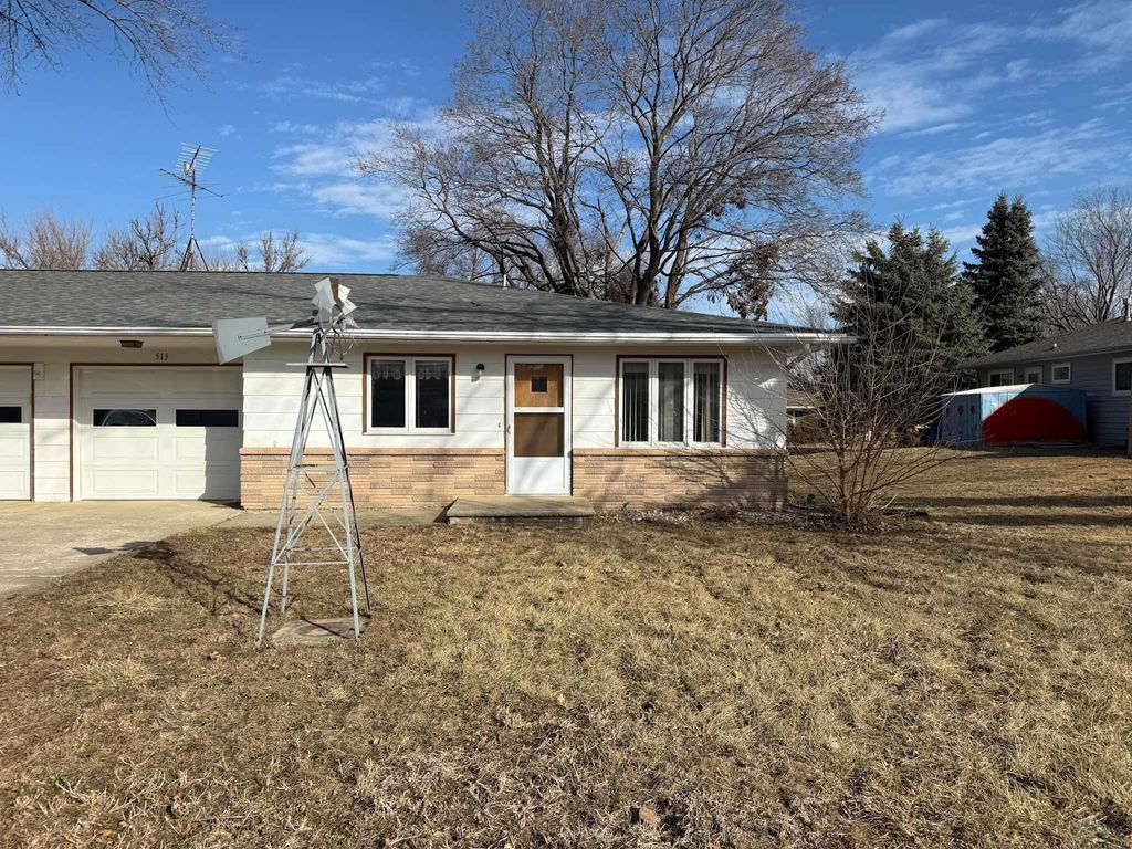 Photo of 513 2nd St NW St, Orange City, IA 51041 (MLS # 831957)