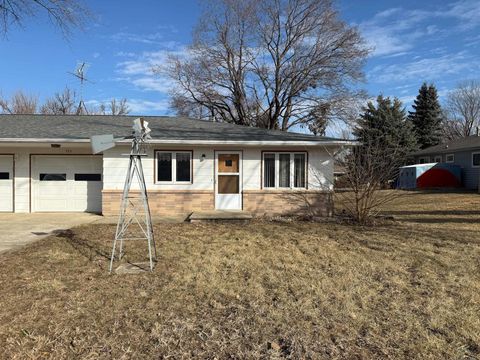 Photo of 513 2nd St NW St, Orange City, IA 51041 (MLS # 831957)