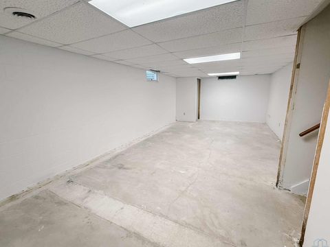 Tiny photo for 513 2nd St NW St, Orange City, IA 51041 (MLS # 831957)