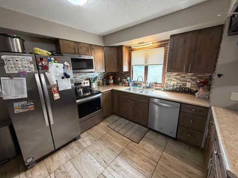 Tiny photo for 221 N 9th Avenue, Sheldon, IA 51201 (MLS # 832558)