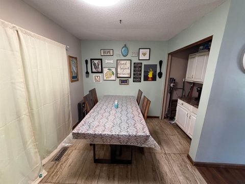 Tiny photo for 221 N 9th Avenue, Sheldon, IA 51201 (MLS # 832558)