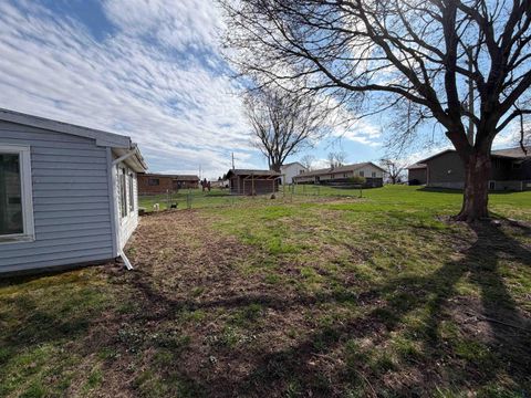 Tiny photo for 221 N 9th Avenue, Sheldon, IA 51201 (MLS # 832558)