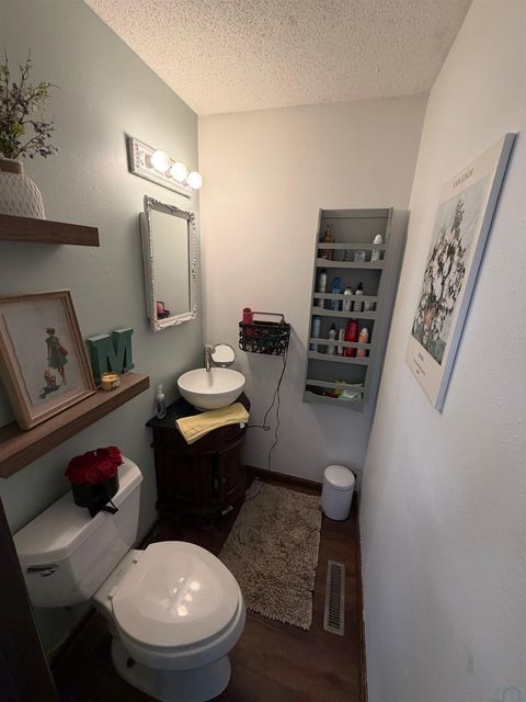 Tiny photo for 221 N 9th Avenue, Sheldon, IA 51201 (MLS # 832558)