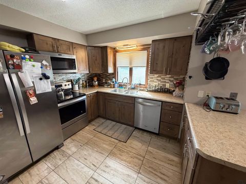 Tiny photo for 221 N 9th Avenue, Sheldon, IA 51201 (MLS # 832558)