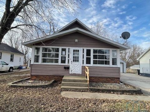 Photo of 1150 11th St, Sheldon, IA 51201 (MLS # 832250)