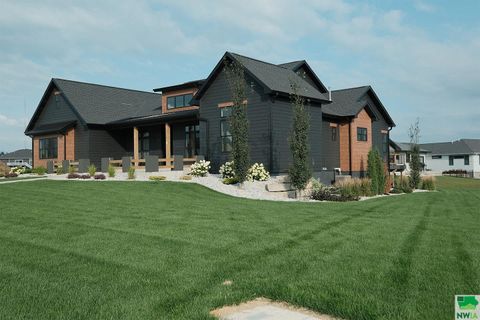 Tiny photo for 716 18th Street SE, Sioux Center, IA 51250 (MLS # 829802)