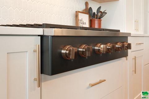 Tiny photo for 716 18th Street SE, Sioux Center, IA 51250 (MLS # 829802)