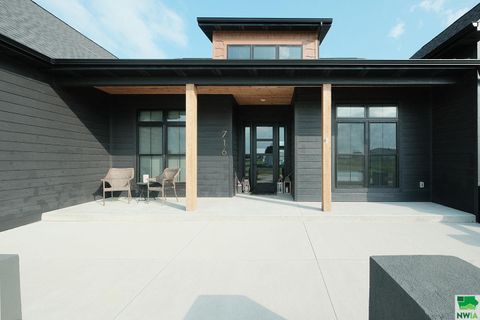 Tiny photo for 716 18th Street SE, Sioux Center, IA 51250 (MLS # 829802)