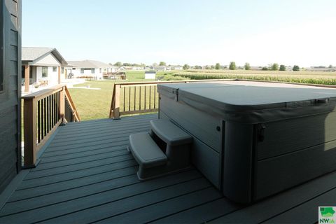 Tiny photo for 716 18th Street SE, Sioux Center, IA 51250 (MLS # 829802)