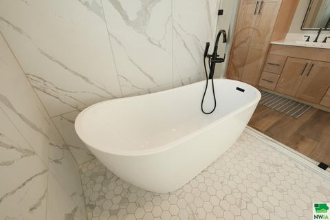 Tiny photo for 716 18th Street SE, Sioux Center, IA 51250 (MLS # 829802)