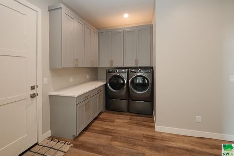 Tiny photo for 716 18th Street SE, Sioux Center, IA 51250 (MLS # 829802)