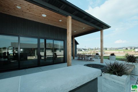 Tiny photo for 716 18th Street SE, Sioux Center, IA 51250 (MLS # 829802)