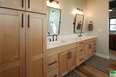 Tiny photo for 716 18th Street SE, Sioux Center, IA 51250 (MLS # 829802)