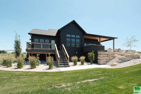 Tiny photo for 716 18th Street SE, Sioux Center, IA 51250 (MLS # 829802)