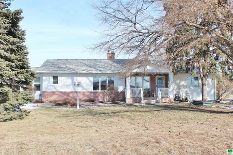 Single Family Residence in Dakota City NE 455 Hwy 35.jpg