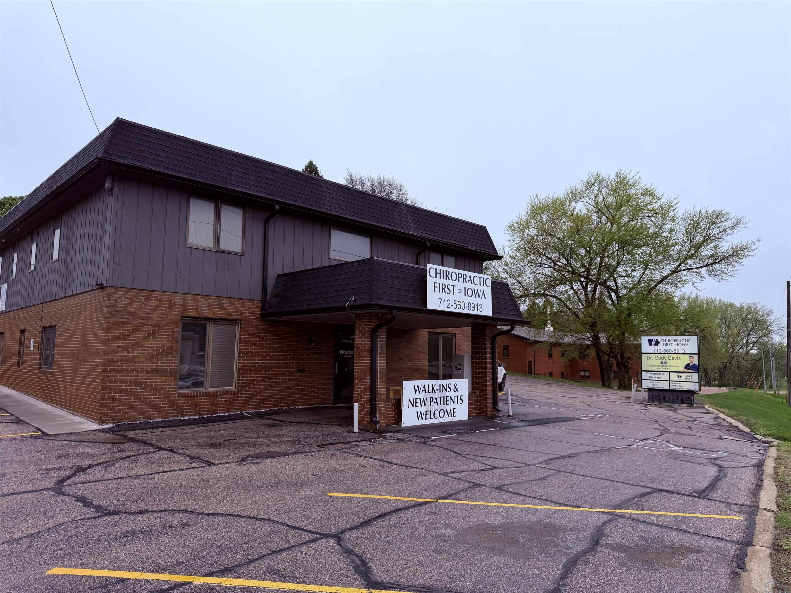 Photo 1 of 50 — 4242 GORDON DR, Sioux City, IA 51106