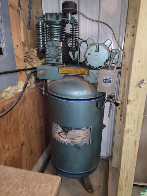 Tiny photo for 410 Pine St, Sheldon, IA 51201 (MLS # 826719)