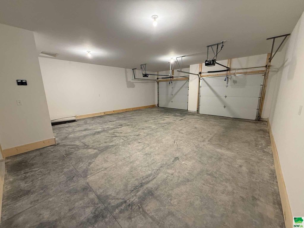 Photo of 1102 14th St SE, Orange City, IA 51041 (MLS # 829938)