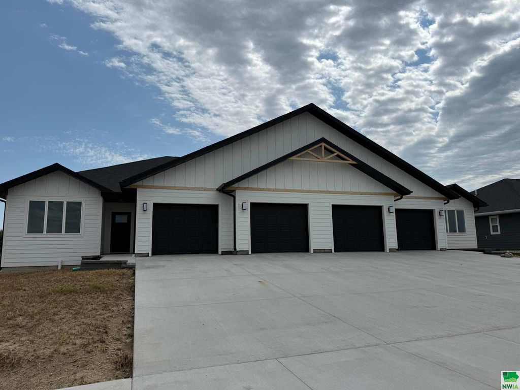 Photo of 1102 14th St SE, Orange City, IA 51041 (MLS # 829938)