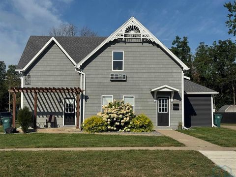 Photo of 120 Delaware Ave SW Ave, Orange City, IA 51041 (MLS # 832113)