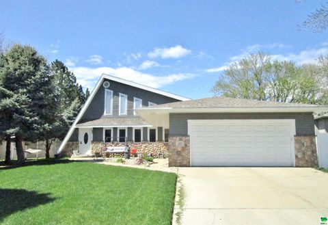 Single Family Residence in South Sioux City NE 125 Oakmont Dr.jpg