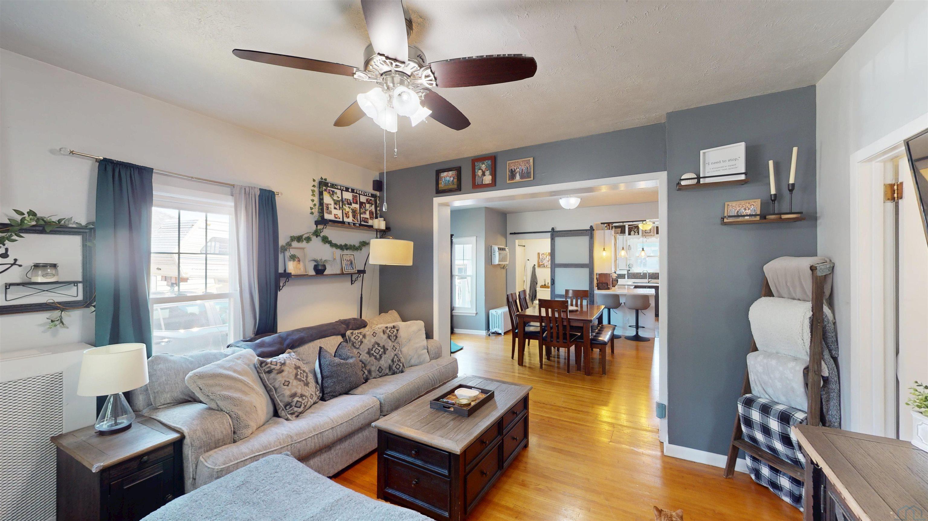431 SUMNER ST - Photo 2