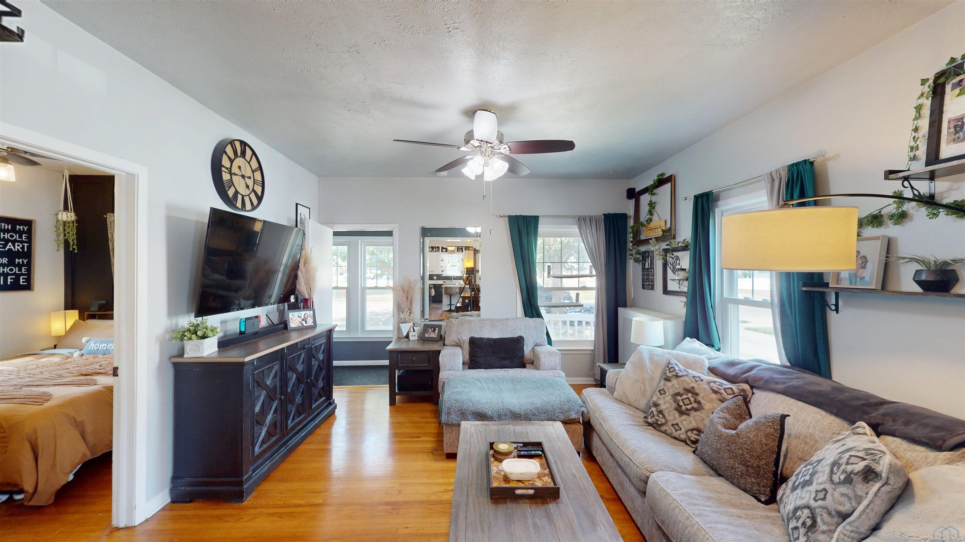 431 SUMNER ST - Photo 4