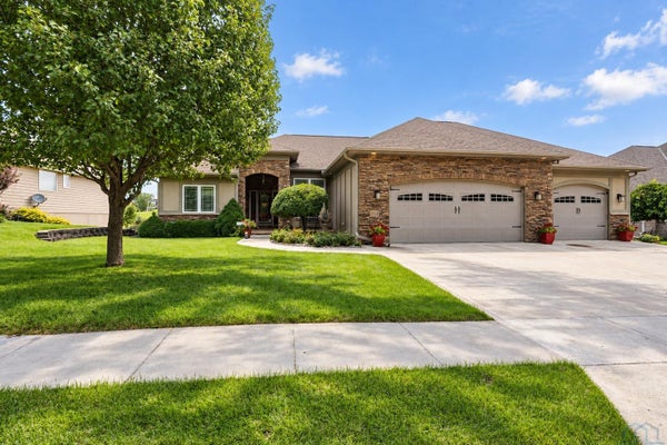 2524 CASTLES GATE DR, SIOUX CITY, IA 51106 - Image a470811da6eebcc58fb2802e337b897b/1136865395