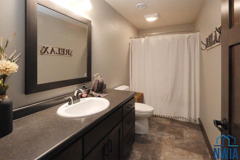 Tiny photo for 1028 8th Ave SE Ave, Sioux Center, IA 51250 (MLS # 830802)