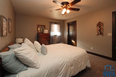 Tiny photo for 1028 8th Ave SE Ave, Sioux Center, IA 51250 (MLS # 830802)