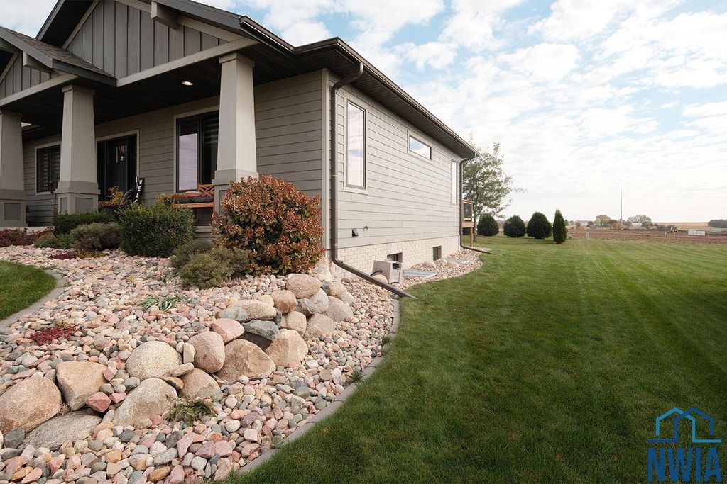 Photo of 1028 8th Ave SE Ave, Sioux Center, IA 51250 (MLS # 830802)