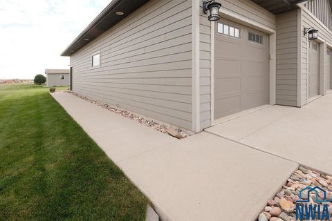 Tiny photo for 1028 8th Ave SE Ave, Sioux Center, IA 51250 (MLS # 830802)