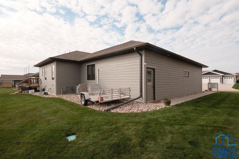 Tiny photo for 1028 8th Ave SE Ave, Sioux Center, IA 51250 (MLS # 830802)