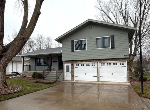 Tiny photo for 601 SW Iowa Street, Orange City, IA 51041 (MLS # 832413)