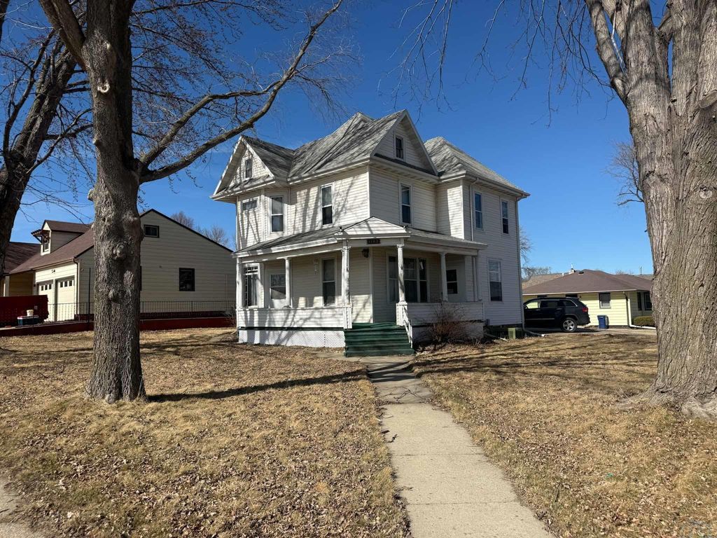 Photo of 1102 3rd Ave, Alton, IA 51003 (MLS # 832055)