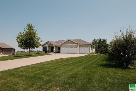 Tiny photo for 103 Andrews Court, Alton, IA 51003 (MLS # 829178)