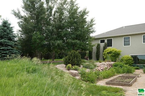 Tiny photo for 103 Andrews Court, Alton, IA 51003 (MLS # 829178)