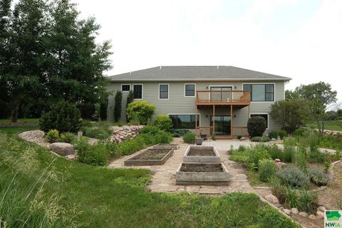 Tiny photo for 103 Andrews Court, Alton, IA 51003 (MLS # 829178)