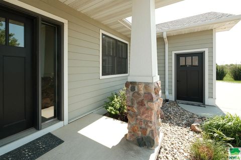 Tiny photo for 103 Andrews Court, Alton, IA 51003 (MLS # 829178)