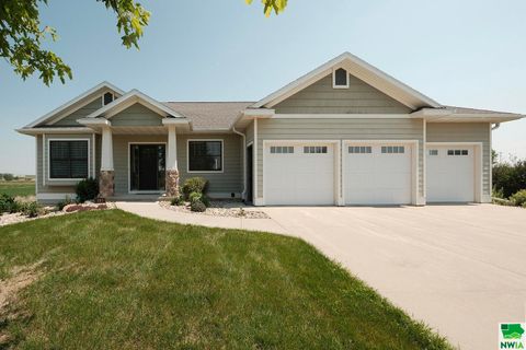 Photo of 103 Andrews Court, Alton, IA 51003 (MLS # 829178)