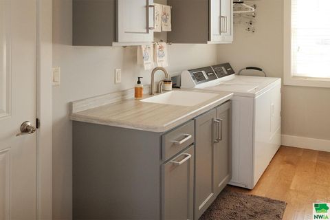 Tiny photo for 103 Andrews Court, Alton, IA 51003 (MLS # 829178)