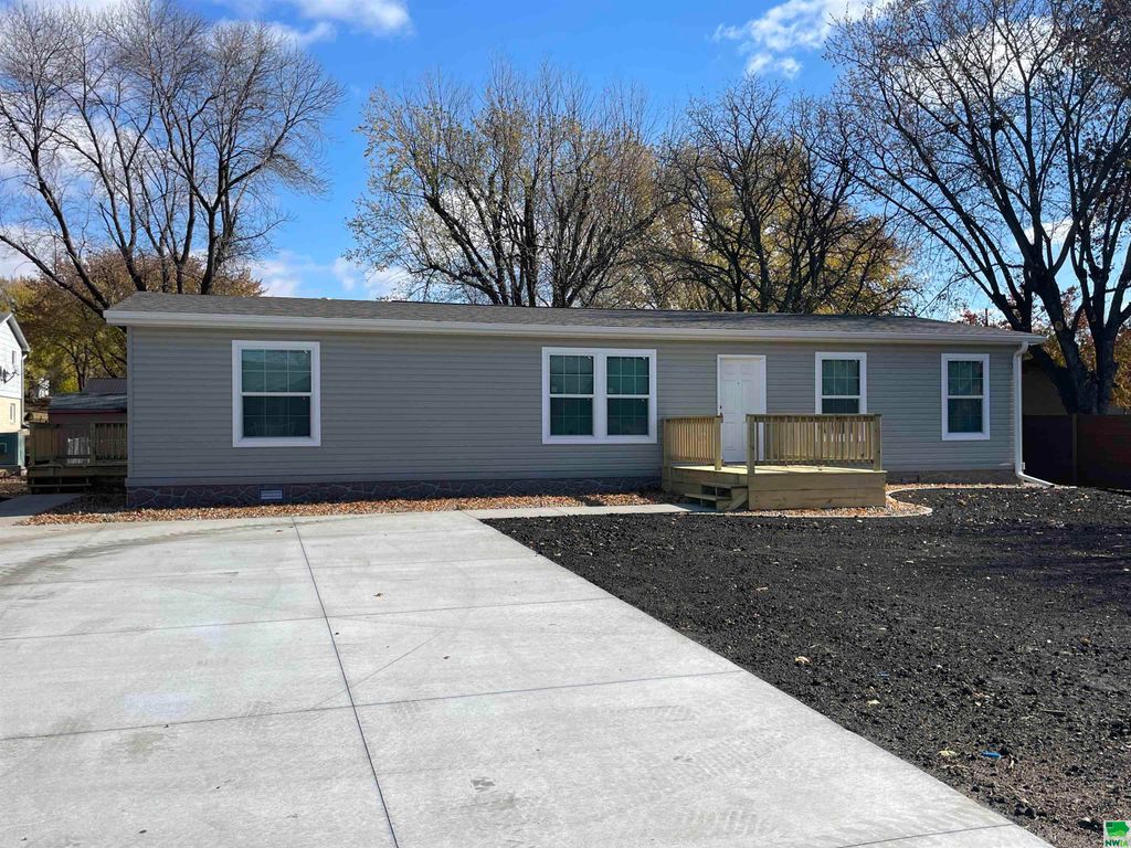 Photo of 1814 Ave K, Hawarden, IA 51027 (MLS # 826763)