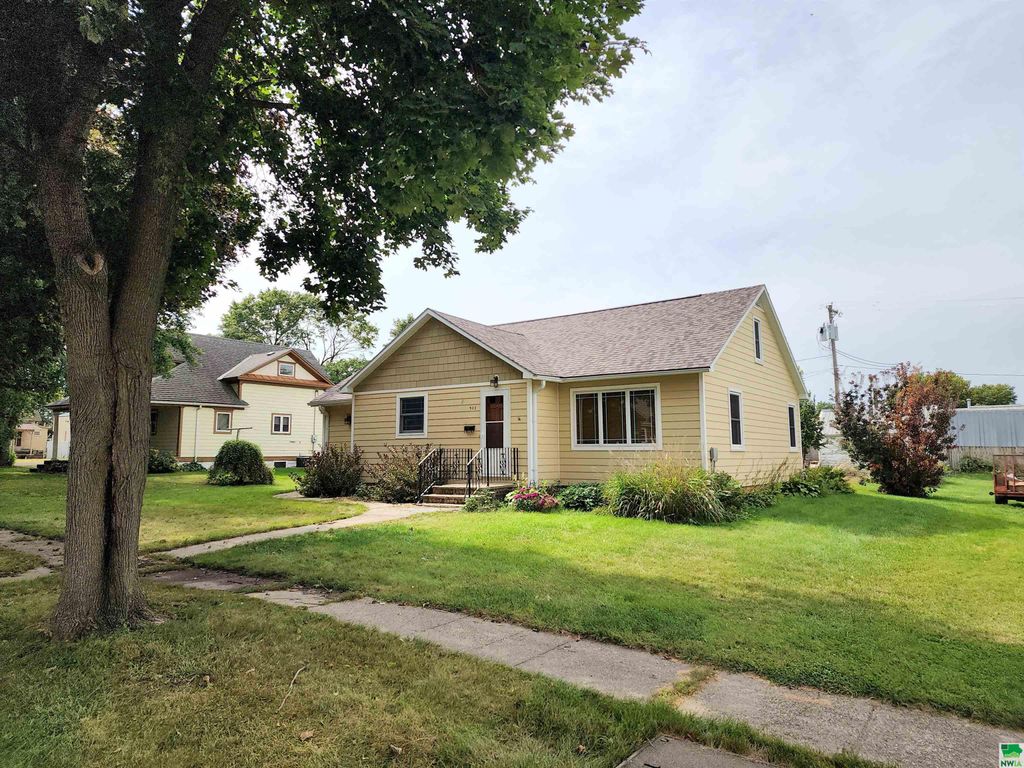 Photo of 905 Grant St, Boyden, IA 51234 (MLS # 830392)