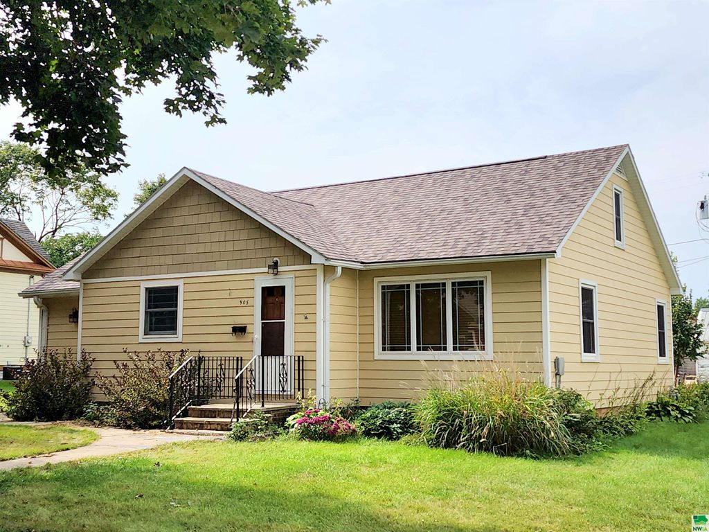 Photo of 905 Grant St, Boyden, IA 51234 (MLS # 830392)