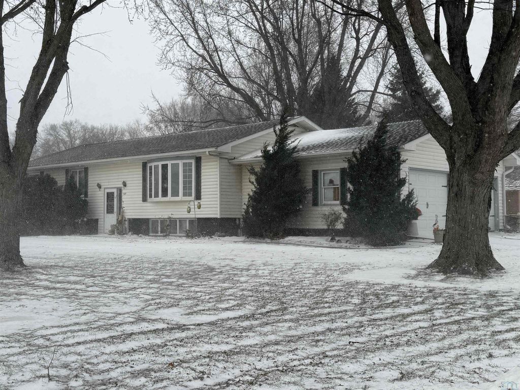 Photo of 505 S Sherman St, Boyden, IA 51234 (MLS # 831283)