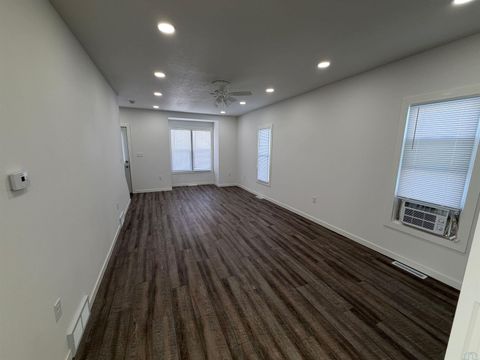 Tiny photo for 809 6th Street, Sheldon, IA 51201 (MLS # 832082)